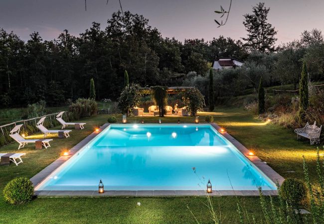 Villa in Lucca - Romantic Farmhouse with Oversize Panoramic Pool