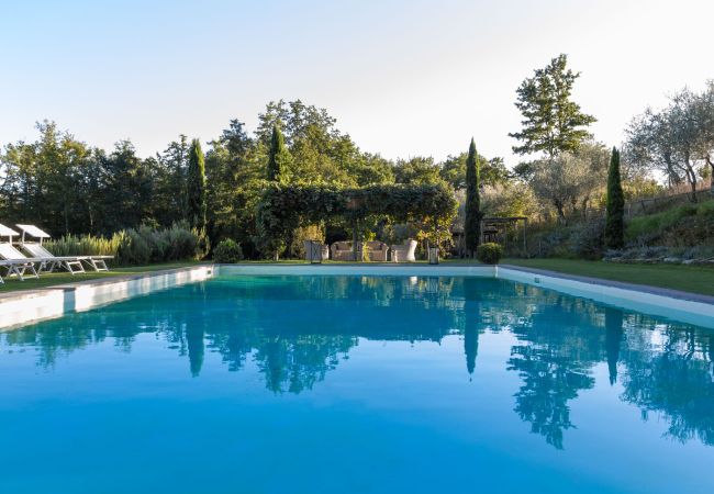 Villa in Lucca - Romantic Farmhouse with Oversize Panoramic Pool Villa in Lucca - Romantic Farmhouse with Oversize Panoramic Pool