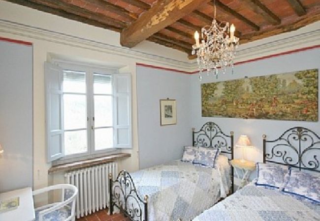 Villa in Lucca - Romantic Farmhouse with Oversize Panoramic Pool Villa in Lucca - Romantic Farmhouse with Oversize Panoramic Pool