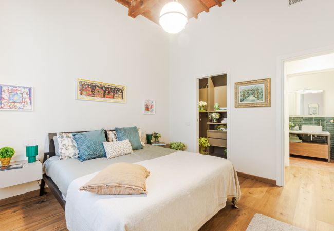 Ferienwohnung in Lucca - Historic and Contemporary 3 Bedrooms inside Lucca Ferienwohnung in Lucca - Historic and Contemporary 3 Bedrooms inside Lucca