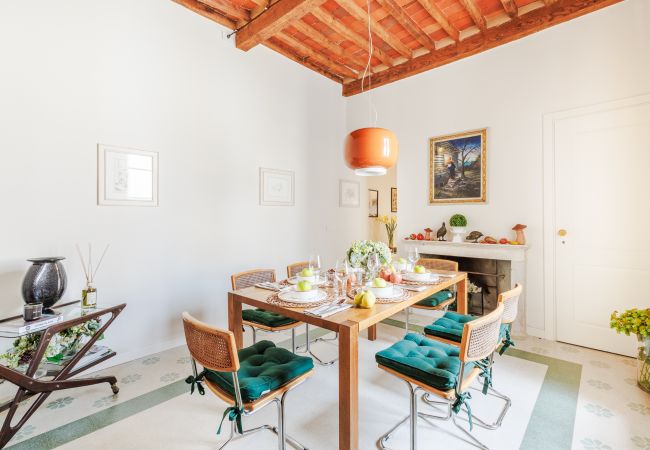 Ferienwohnung in Lucca - Historic and Contemporary 3 Bedrooms inside Lucca Ferienwohnung in Lucca - Historic and Contemporary 3 Bedrooms inside Lucca