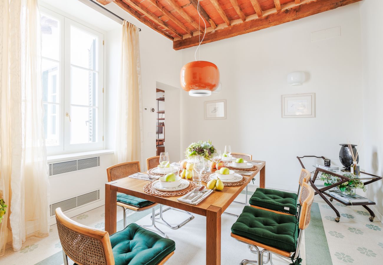 Ferienwohnung in Lucca - Historic and Contemporary 3 Bedrooms inside Lucca Ferienwohnung in Lucca - Historic and Contemporary 3 Bedrooms inside Lucca