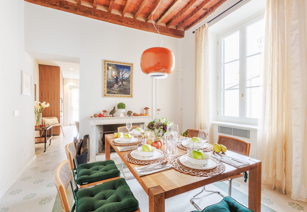 Ferienwohnung in Lucca - Historic and Contemporary 3 Bedrooms inside Lucca Ferienwohnung in Lucca - Historic and Contemporary 3 Bedrooms inside Lucca