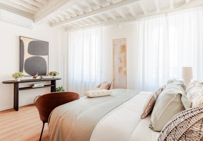 Ferienwohnung in Lucca - Smart Apartment with Terrace and elevator in Lucca Ferienwohnung in Lucca - Smart Apartment with Terrace and elevator in Lucca