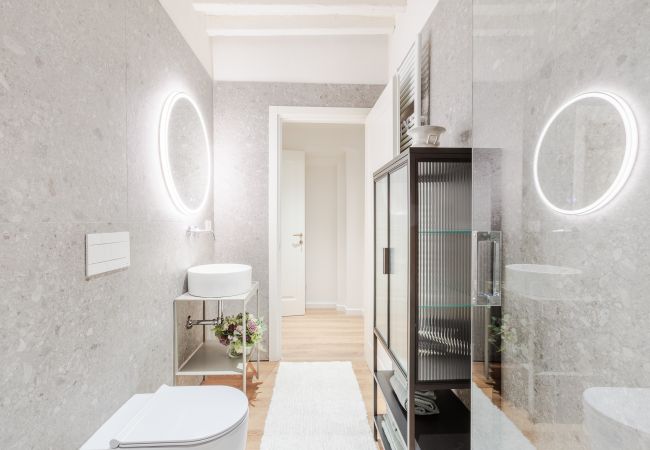 Ferienwohnung in Lucca - Smart Apartment with Terrace and elevator in Lucca Ferienwohnung in Lucca - Smart Apartment with Terrace and elevator in Lucca