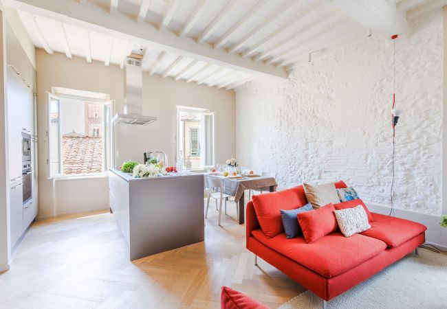 Ferienwohnung in Lucca - The White Lotus Penthouse, Modern Flat with Elevator Ferienwohnung in Lucca - The White Lotus Penthouse, Modern Flat with Elevator