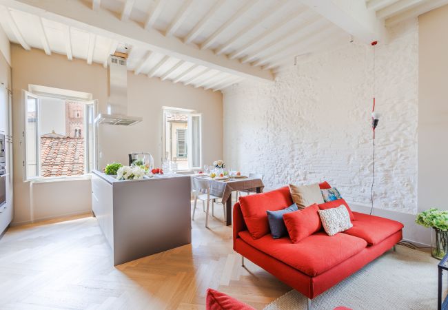 Ferienwohnung in Lucca - The White Lotus Penthouse, Modern Flat with Elevator Ferienwohnung in Lucca - The White Lotus Penthouse, Modern Flat with Elevator