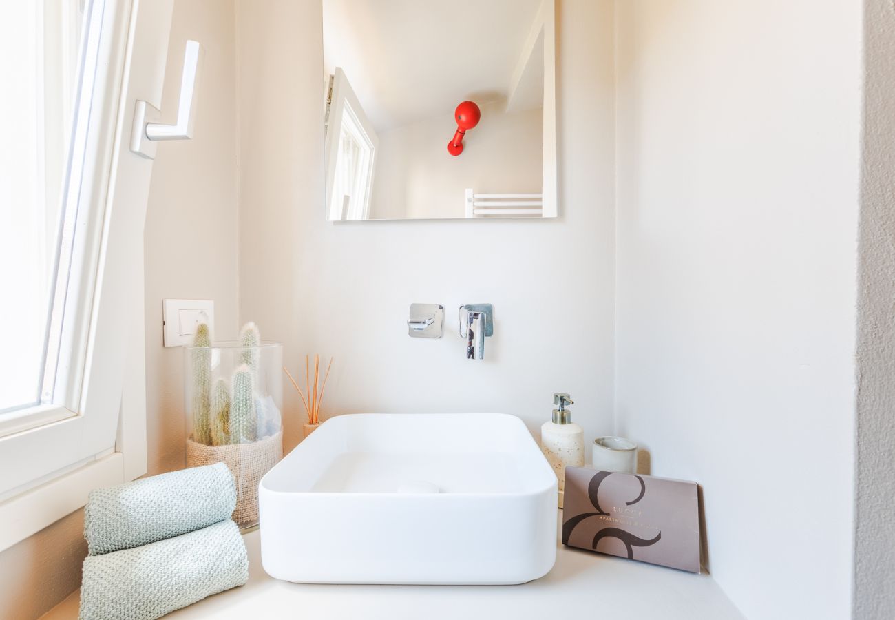 Ferienwohnung in Lucca - The White Lotus Penthouse, Modern Flat with Elevator Ferienwohnung in Lucca - The White Lotus Penthouse, Modern Flat with Elevator