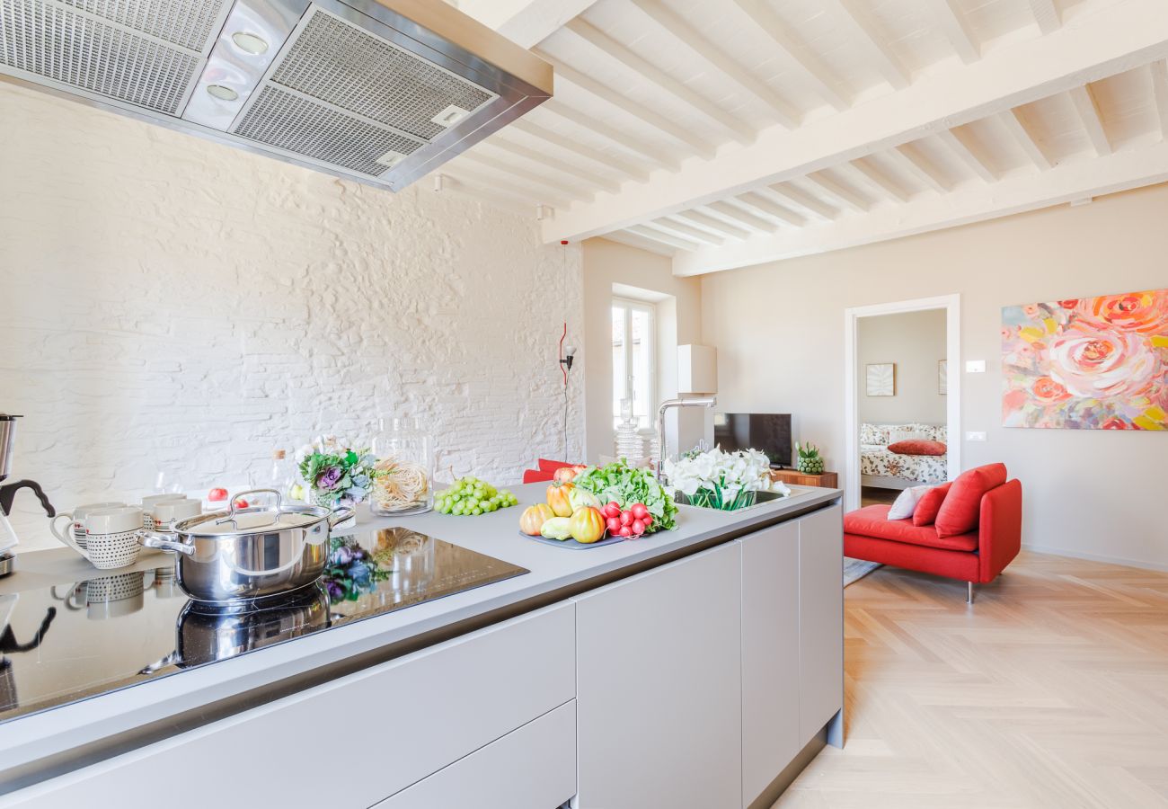 Ferienwohnung in Lucca - The White Lotus Penthouse, Modern Flat with Elevator Ferienwohnung in Lucca - The White Lotus Penthouse, Modern Flat with Elevator