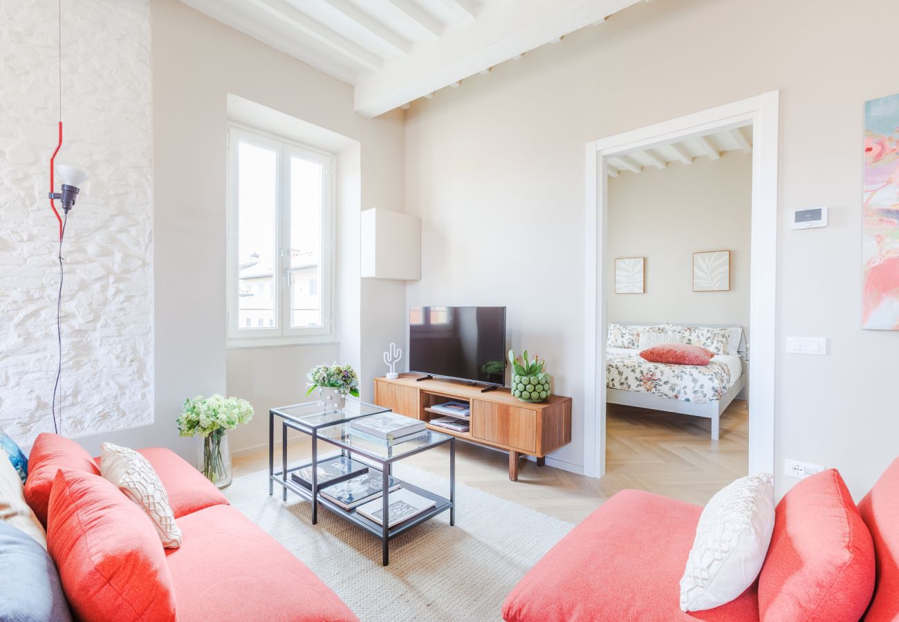 Ferienwohnung in Lucca - The White Lotus Penthouse, Modern Flat with Elevator Ferienwohnung in Lucca - The White Lotus Penthouse, Modern Flat with Elevator