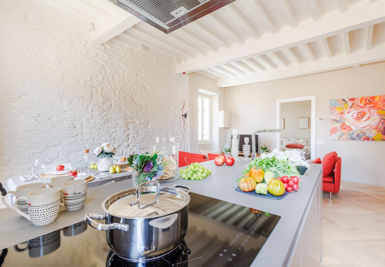 Ferienwohnung in Lucca - The White Lotus Penthouse, Modern Flat with Elevator Ferienwohnung in Lucca - The White Lotus Penthouse, Modern Flat with Elevator