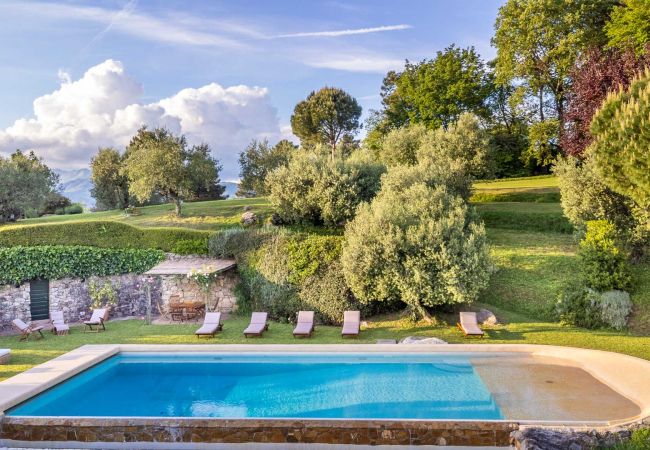 Villa in Lucca - Iconic Romantic Farmhouse with Pool in Lucca Villa in Lucca - Iconic Romantic Farmhouse with Pool in Lucca