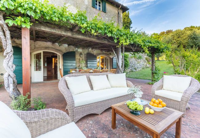 Villa in Lucca - Iconic Romantic Farmhouse with Pool in Lucca Villa in Lucca - Iconic Romantic Farmhouse with Pool in Lucca