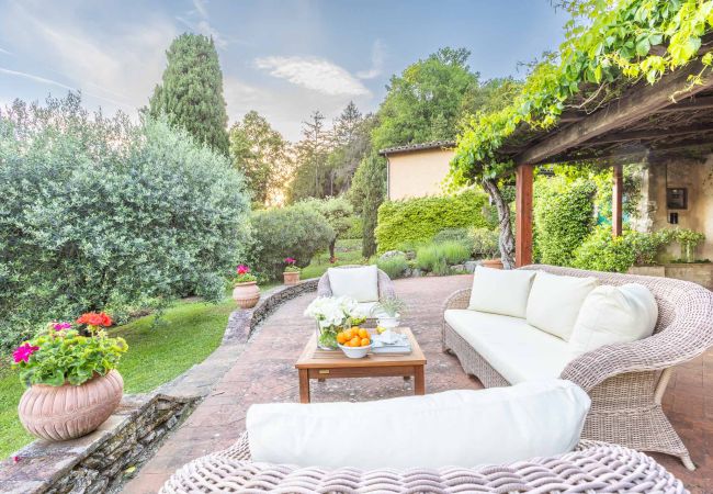 Villa in Lucca - Iconic Romantic Farmhouse with Pool in Lucca Villa in Lucca - Iconic Romantic Farmhouse with Pool in Lucca