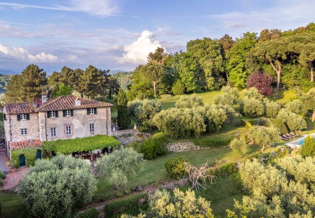 Villa in Lucca - Iconic Romantic Farmhouse with Pool in Lucca Villa in Lucca - Iconic Romantic Farmhouse with Pool in Lucca
