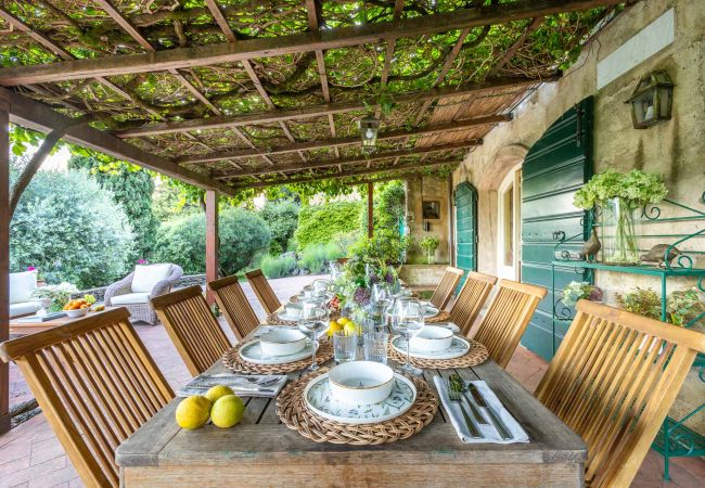 Villa in Lucca - Iconic Romantic Farmhouse with Pool in Lucca Villa in Lucca - Iconic Romantic Farmhouse with Pool in Lucca