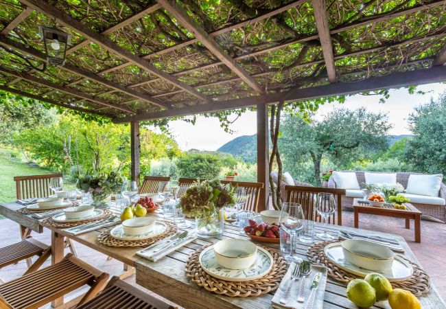 Villa in Lucca - Iconic Romantic Farmhouse with Pool in Lucca Villa in Lucca - Iconic Romantic Farmhouse with Pool in Lucca