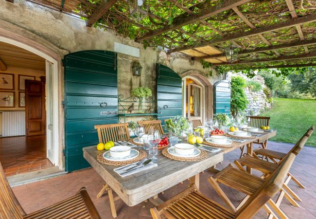 Villa in Lucca - Iconic Romantic Farmhouse with Pool in Lucca Villa in Lucca - Iconic Romantic Farmhouse with Pool in Lucca