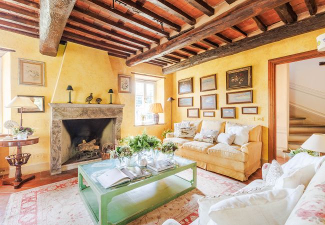 Villa in Lucca - Iconic Romantic Farmhouse with Pool in Lucca Villa in Lucca - Iconic Romantic Farmhouse with Pool in Lucca