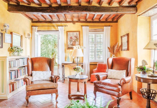 Villa in Lucca - Iconic Romantic Farmhouse with Pool in Lucca Villa in Lucca - Iconic Romantic Farmhouse with Pool in Lucca