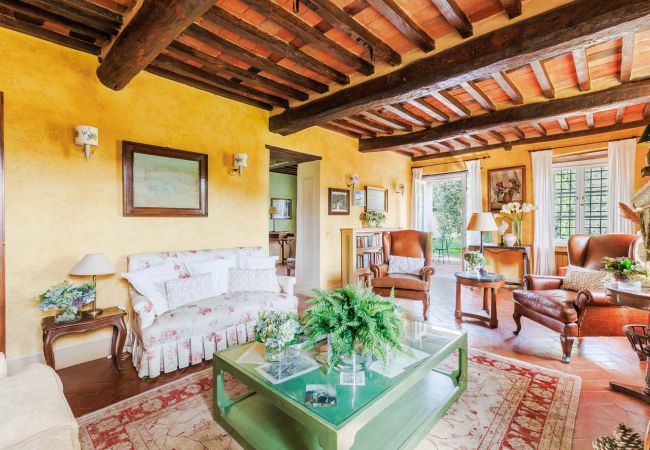 Villa in Lucca - Iconic Romantic Farmhouse with Pool in Lucca Villa in Lucca - Iconic Romantic Farmhouse with Pool in Lucca