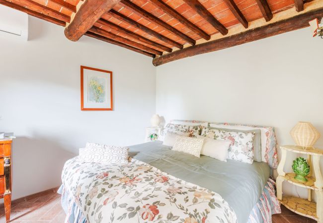Villa in Lucca - Iconic Romantic Farmhouse with Pool in Lucca Villa in Lucca - Iconic Romantic Farmhouse with Pool in Lucca