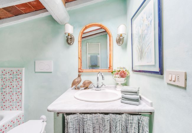 Villa in Lucca - Iconic Romantic Farmhouse with Pool in Lucca Villa in Lucca - Iconic Romantic Farmhouse with Pool in Lucca