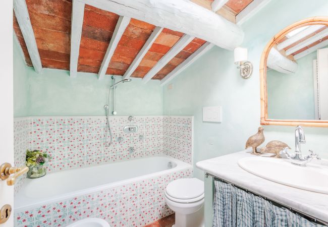 Villa in Lucca - Iconic Romantic Farmhouse with Pool in Lucca Villa in Lucca - Iconic Romantic Farmhouse with Pool in Lucca
