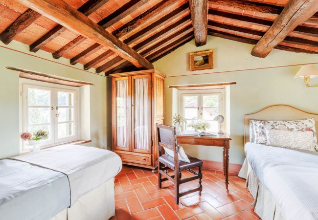 Villa in Lucca - Iconic Romantic Farmhouse with Pool in Lucca Villa in Lucca - Iconic Romantic Farmhouse with Pool in Lucca