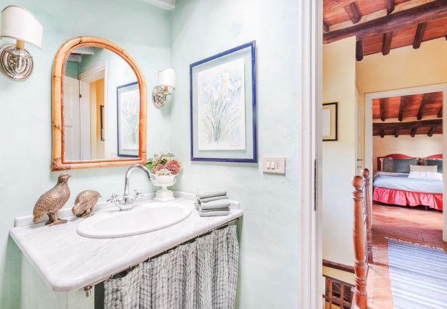 Villa in Lucca - Iconic Romantic Farmhouse with Pool in Lucca Villa in Lucca - Iconic Romantic Farmhouse with Pool in Lucca