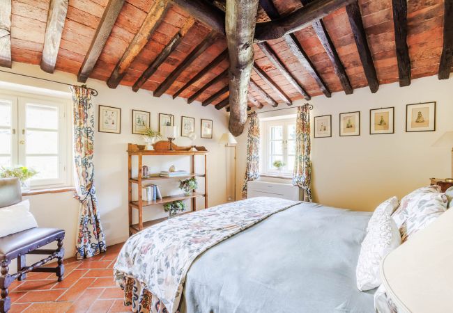 Villa in Lucca - Iconic Romantic Farmhouse with Pool in Lucca Villa in Lucca - Iconic Romantic Farmhouse with Pool in Lucca