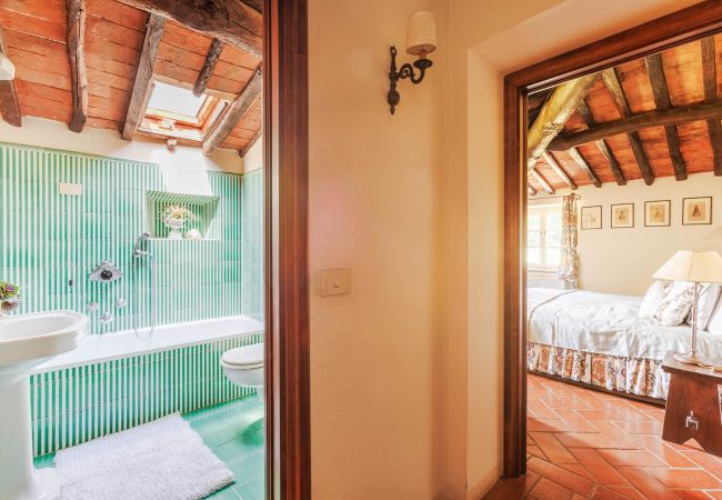 Villa in Lucca - Iconic Romantic Farmhouse with Pool in Lucca Villa in Lucca - Iconic Romantic Farmhouse with Pool in Lucca