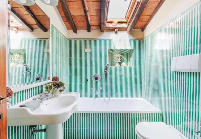 Villa in Lucca - Iconic Romantic Farmhouse with Pool in Lucca Villa in Lucca - Iconic Romantic Farmhouse with Pool in Lucca
