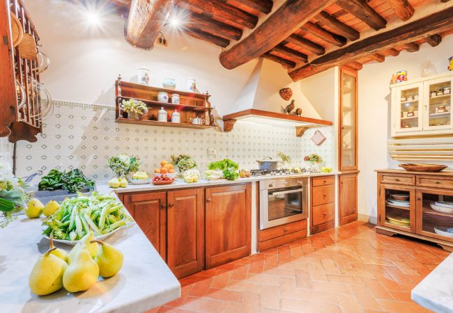 Villa in Lucca - Iconic Romantic Farmhouse with Pool in Lucca Villa in Lucca - Iconic Romantic Farmhouse with Pool in Lucca