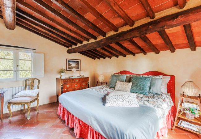 Villa in Lucca - Iconic Romantic Farmhouse with Pool in Lucca Villa in Lucca - Iconic Romantic Farmhouse with Pool in Lucca