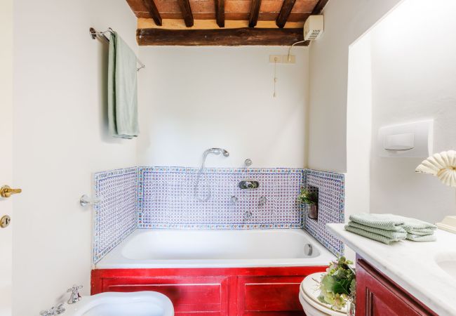 Villa in Lucca - Iconic Romantic Farmhouse with Pool in Lucca Villa in Lucca - Iconic Romantic Farmhouse with Pool in Lucca