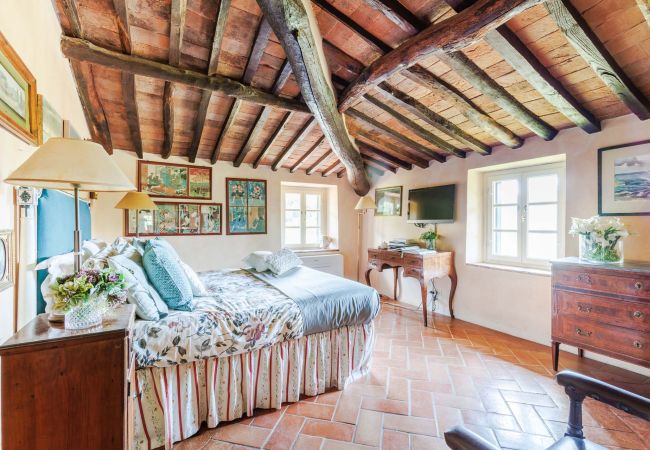 Villa in Lucca - Iconic Romantic Farmhouse with Pool in Lucca Villa in Lucca - Iconic Romantic Farmhouse with Pool in Lucca