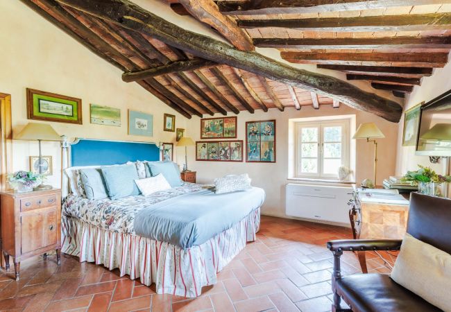Villa in Lucca - Iconic Romantic Farmhouse with Pool in Lucca Villa in Lucca - Iconic Romantic Farmhouse with Pool in Lucca
