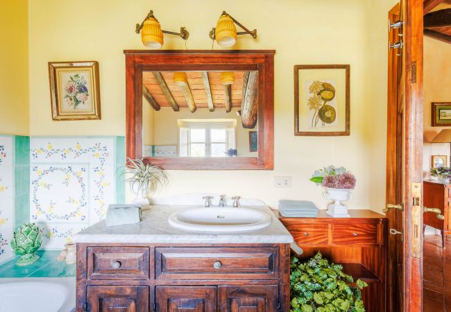 Villa in Lucca - Iconic Romantic Farmhouse with Pool in Lucca Villa in Lucca - Iconic Romantic Farmhouse with Pool in Lucca