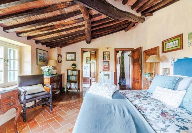 Villa in Lucca - Iconic Romantic Farmhouse with Pool in Lucca Villa in Lucca - Iconic Romantic Farmhouse with Pool in Lucca