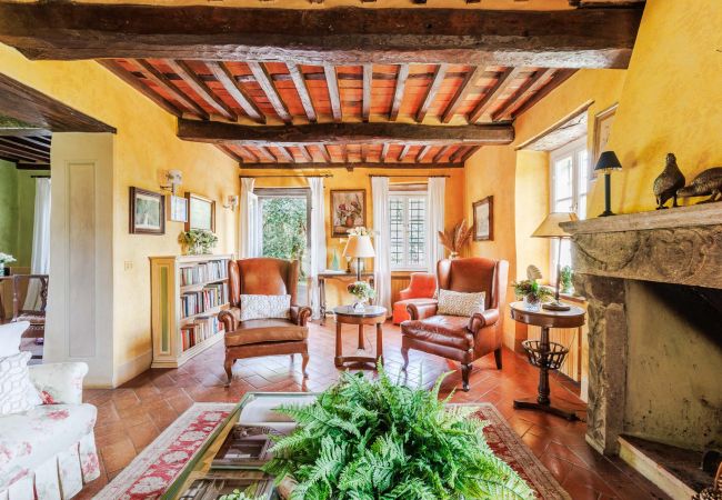 Villa in Lucca - Iconic Romantic Farmhouse with Pool in Lucca Villa in Lucca - Iconic Romantic Farmhouse with Pool in Lucca
