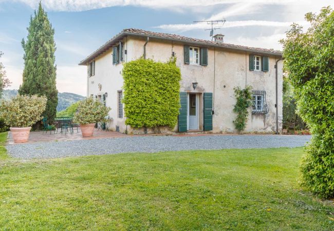 Villa in Lucca - Iconic Romantic Farmhouse with Pool in Lucca Villa in Lucca - Iconic Romantic Farmhouse with Pool in Lucca