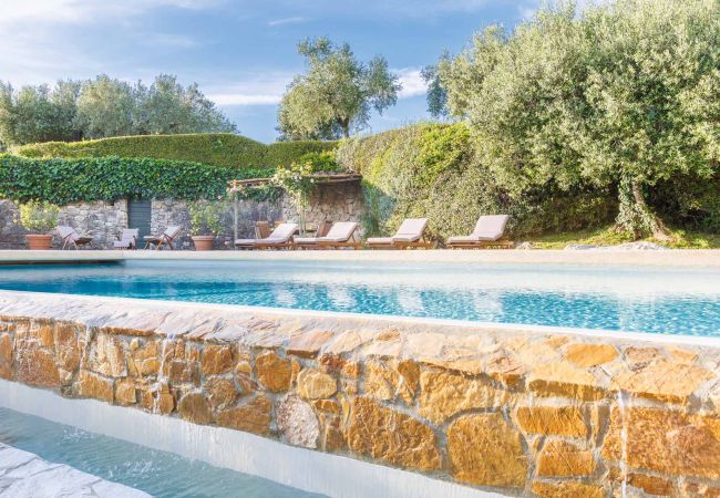 Villa in Lucca - Iconic Romantic Farmhouse with Pool in Lucca Villa in Lucca - Iconic Romantic Farmhouse with Pool in Lucca