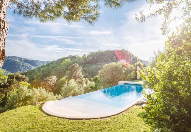 Villa in Lucca - Iconic Romantic Farmhouse with Pool in Lucca Villa in Lucca - Iconic Romantic Farmhouse with Pool in Lucca