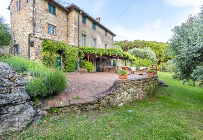 Villa in Lucca - Iconic Romantic Farmhouse with Pool in Lucca Villa in Lucca - Iconic Romantic Farmhouse with Pool in Lucca