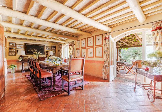 Villa in Lucca - Iconic Romantic Farmhouse with Pool in Lucca Villa in Lucca - Iconic Romantic Farmhouse with Pool in Lucca
