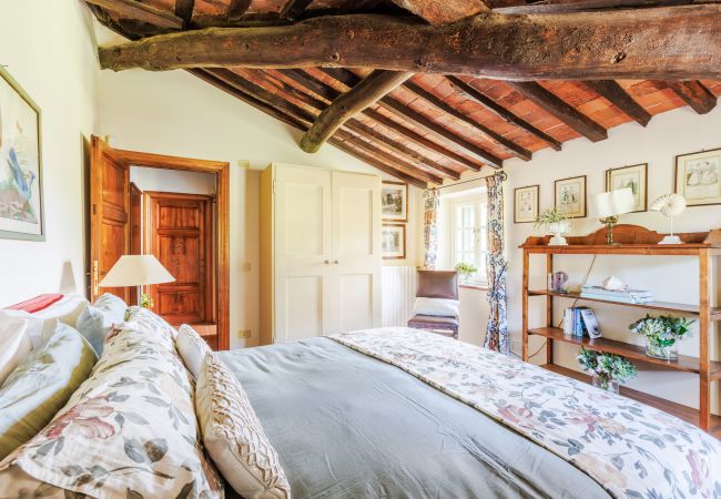 Villa in Lucca - Iconic Romantic Farmhouse with Pool in Lucca Villa in Lucca - Iconic Romantic Farmhouse with Pool in Lucca