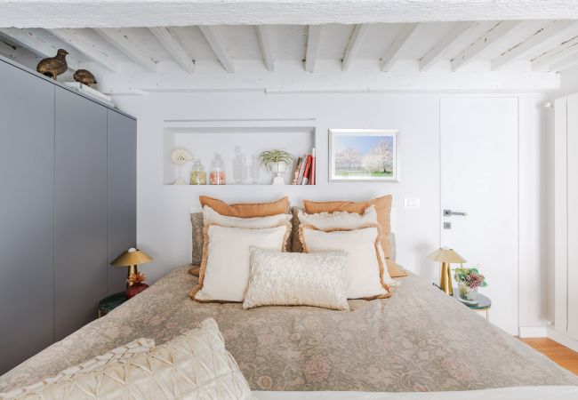 Ferienwohnung in Lucca - The Atelier House Lucca, a Smart Duplex Apartment Ferienwohnung in Lucca - The Atelier House Lucca, a Smart Duplex Apartment