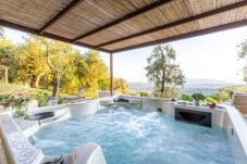 Villa in Montecatini alto - Smart Panoramic Farmhouse Jacuzzi in Montecatini Alto