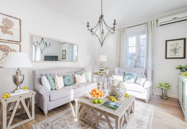 Villa in Vorno - Authentic Luxury Retreat with Private Pool  Villa in Vorno - Authentic Luxury Retreat with Private Pool